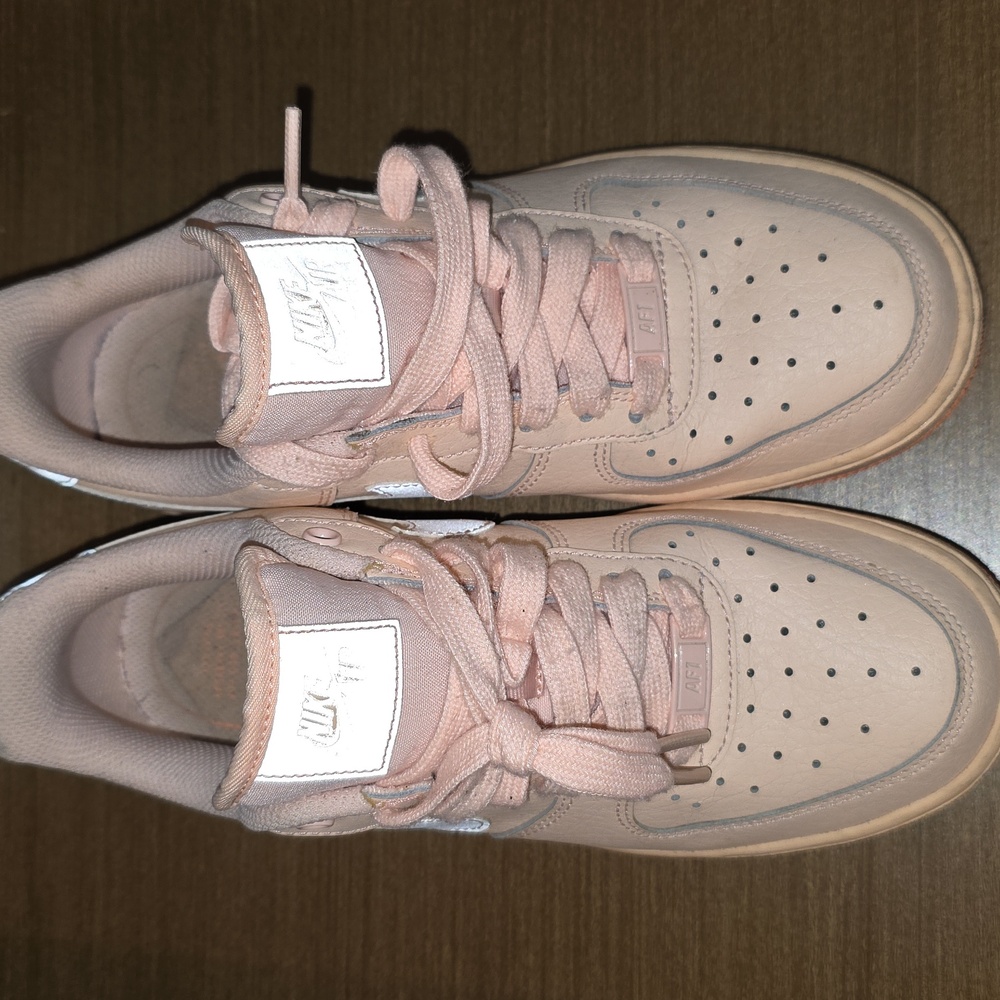 Nike Air Force 1 in Soft Peach Sz 7